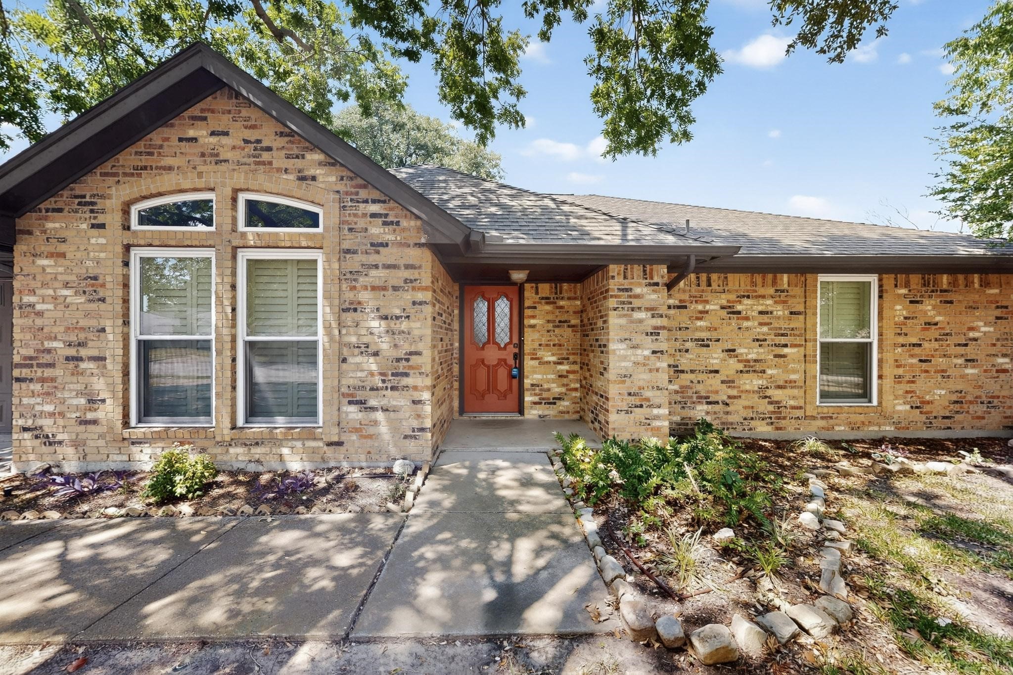 10168 Stoneleigh Drive Benbrook TX 76126
