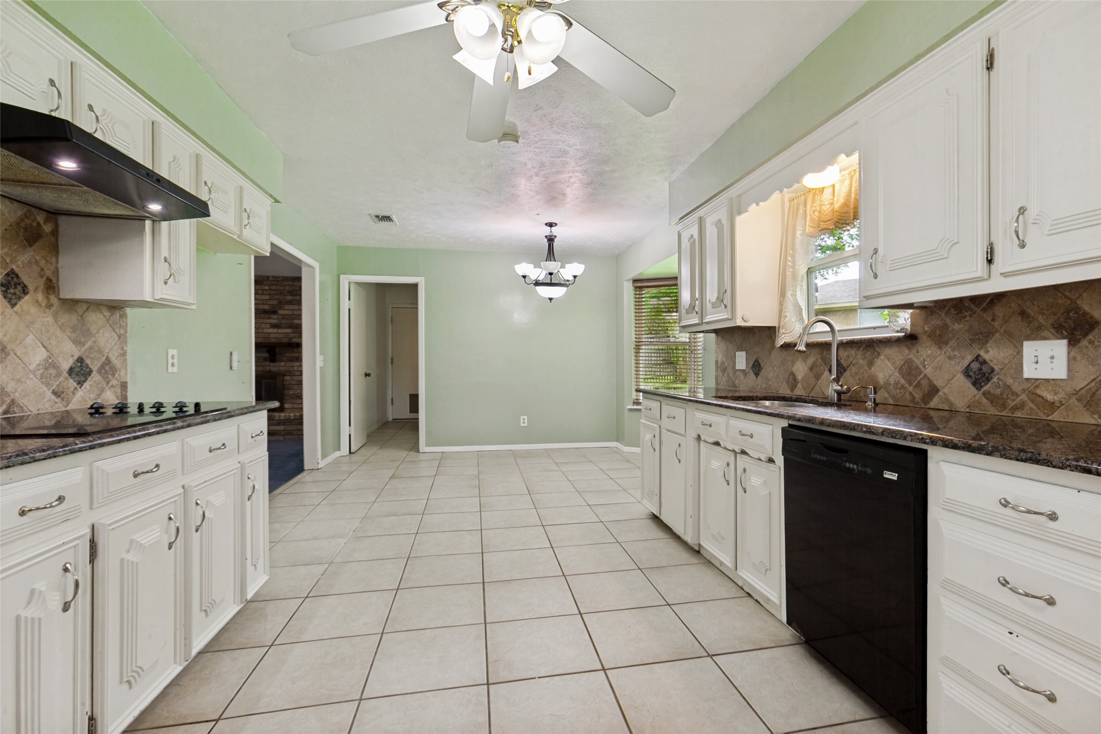 2212 Heather Hill Lane Plano TX 75075