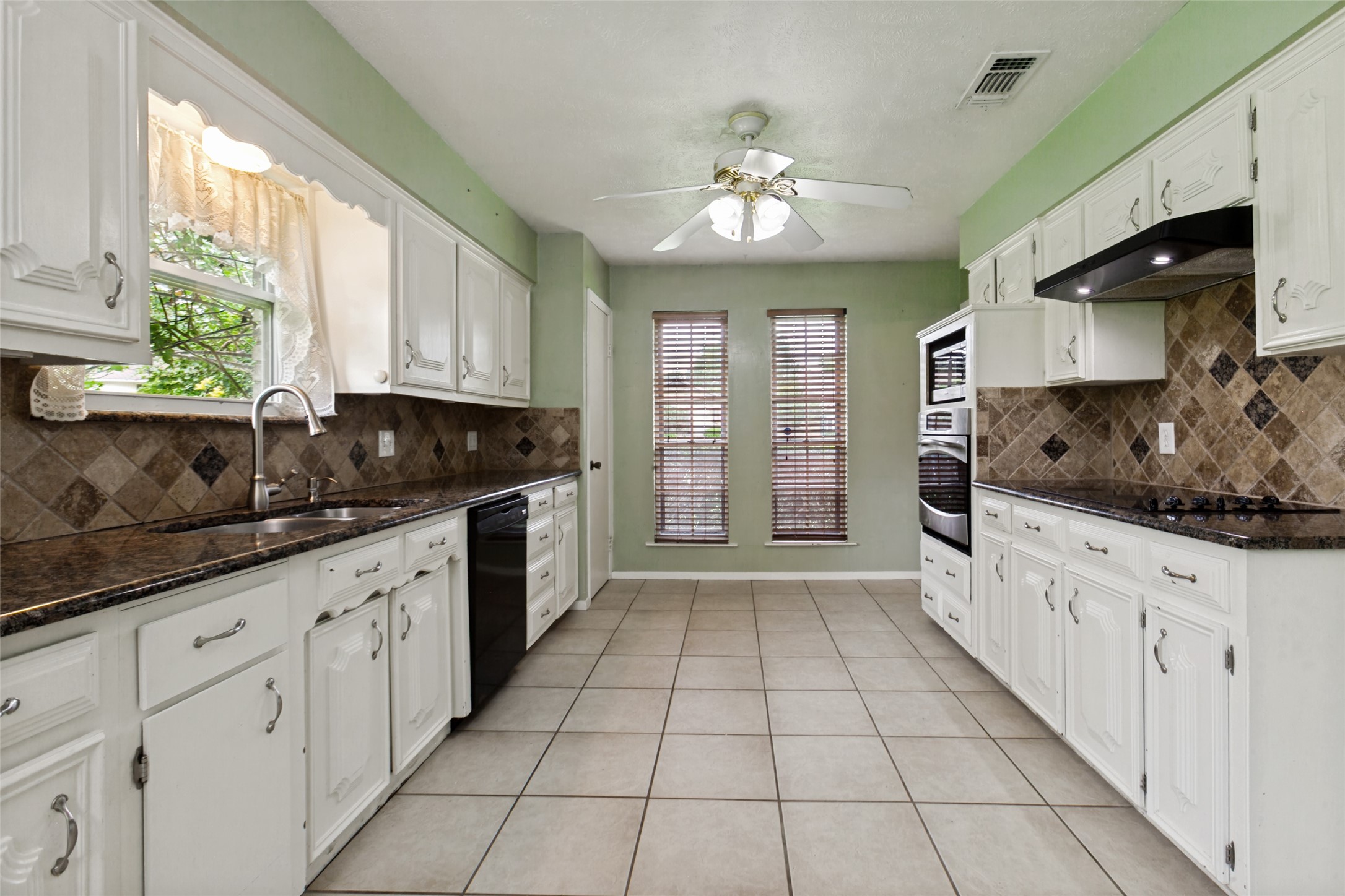 2212 Heather Hill Lane Plano TX 75075