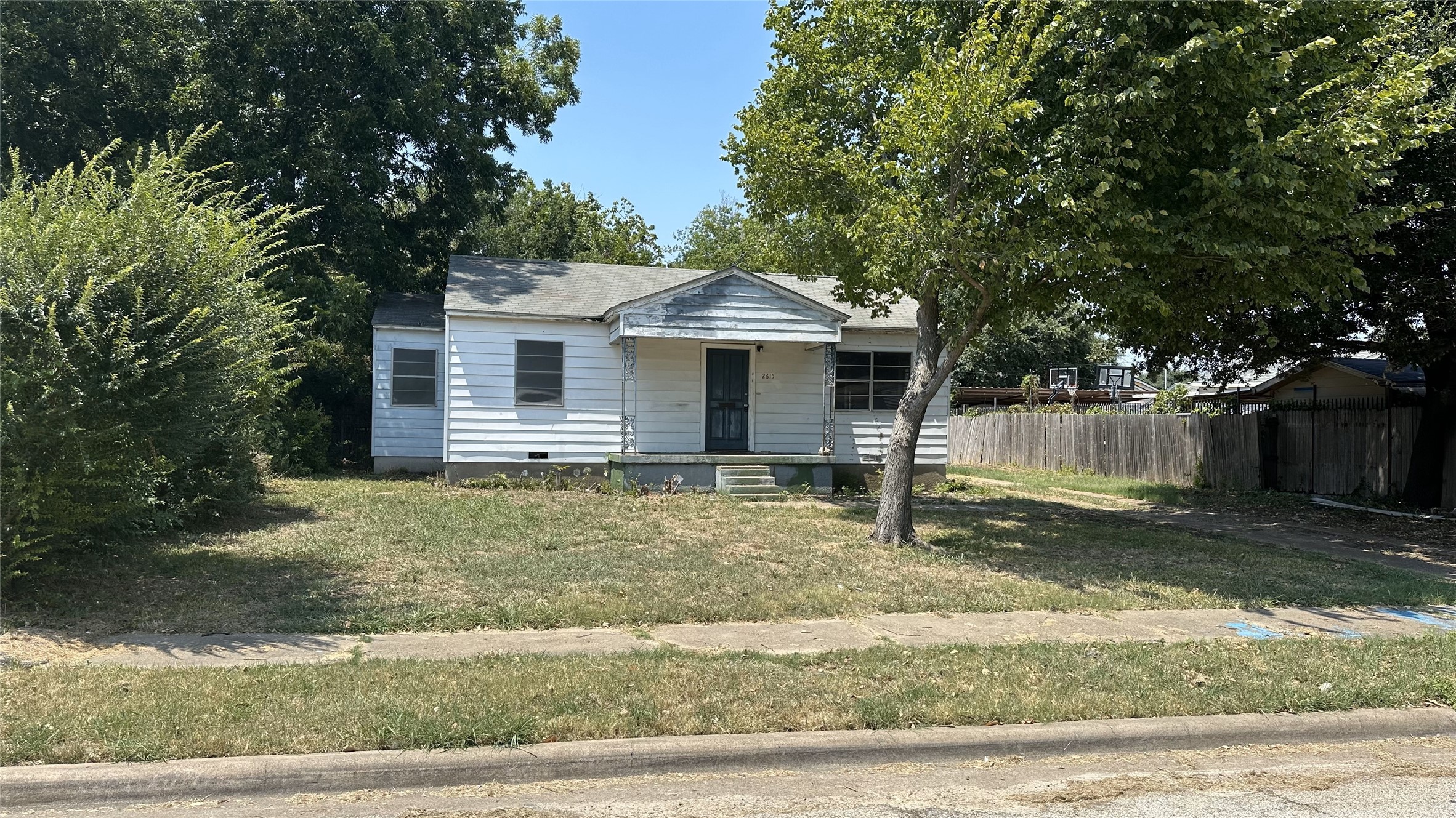 2615 S Montreal Avenue Dallas TX 75224