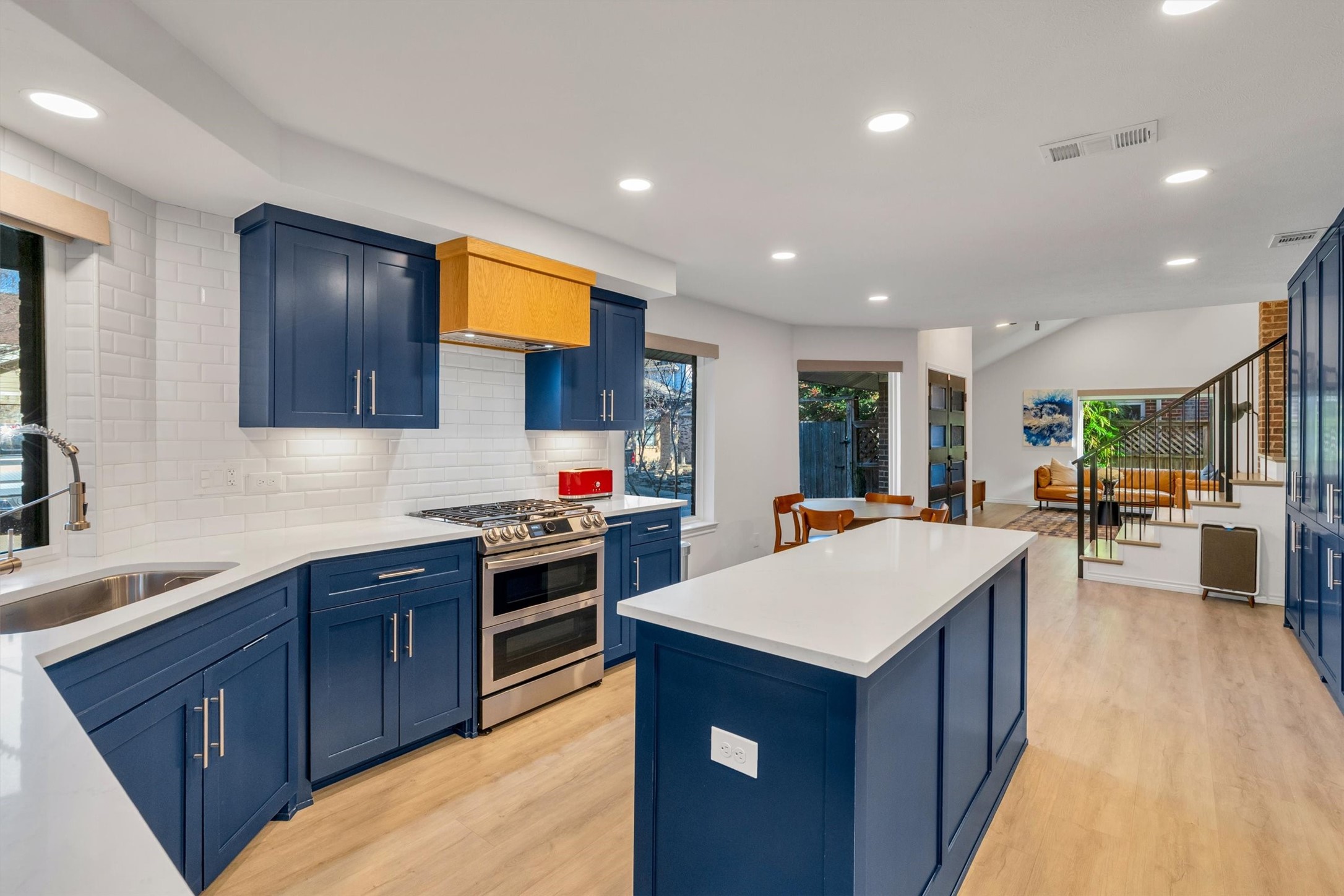 3288 Lakenheath Place Dallas TX 75204