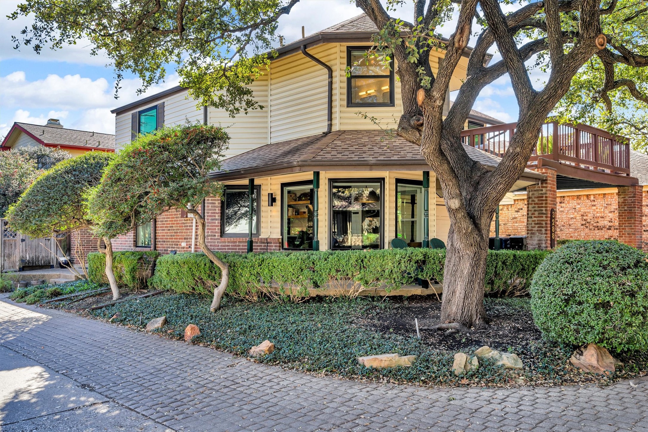 3288 Lakenheath Place Dallas TX 75204
