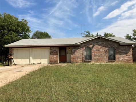 324 NW Summercrest Boulevard Burleson TX 76028