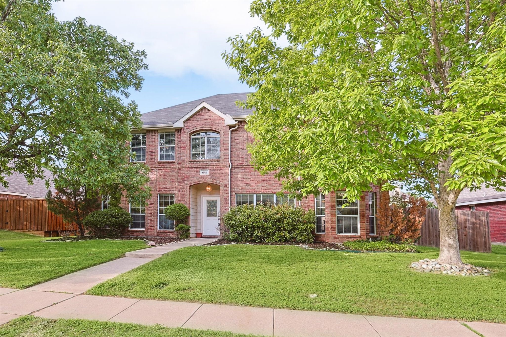 1511 Snow Trail Lewisville TX 75077