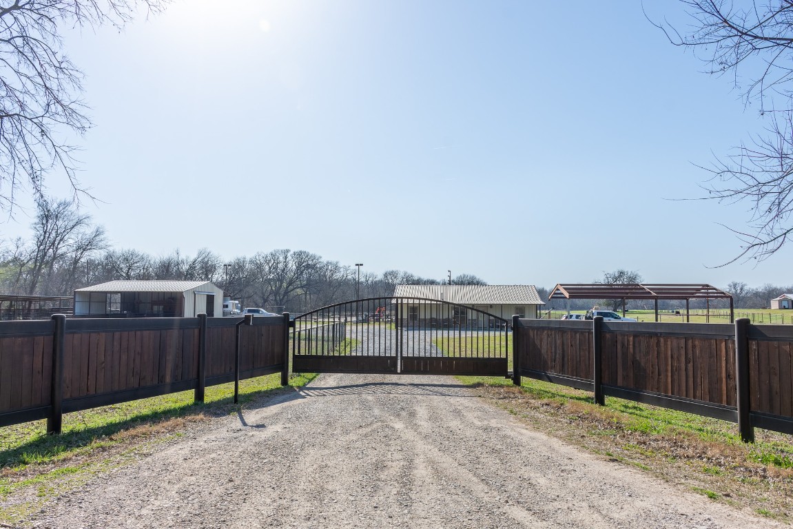 1404 County Road 5035 Leonard TX 75452
