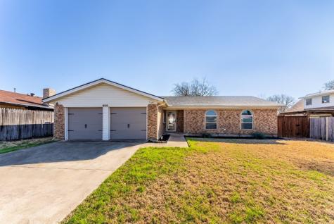 809 Ridgecrest Drive Saginaw TX 76179