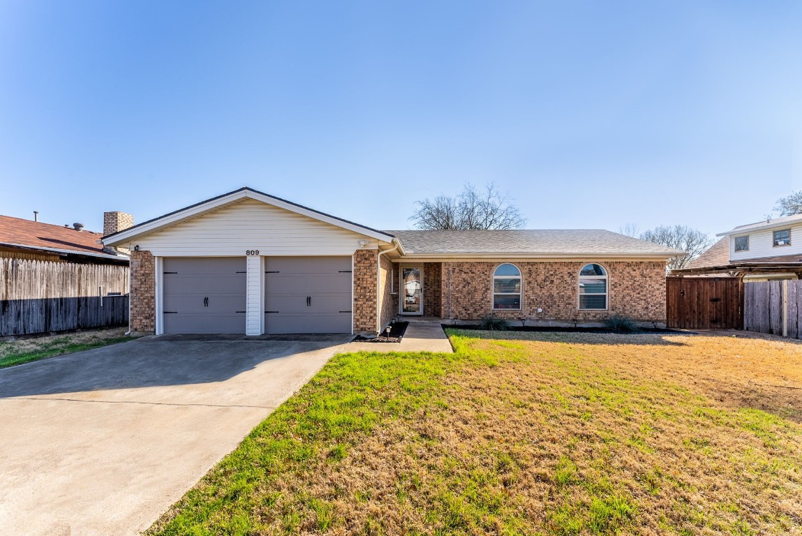809 Ridgecrest Drive Saginaw TX 76179
