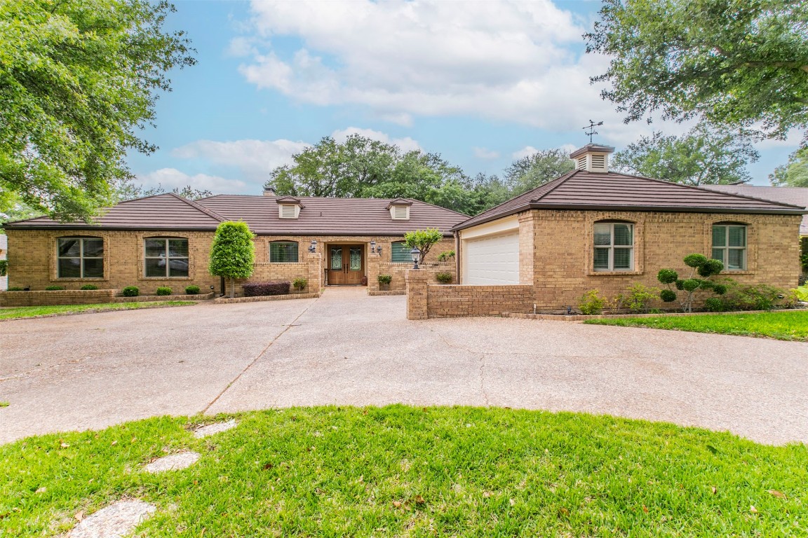 3925 Diamond Loch W North Richland Hills TX 76180