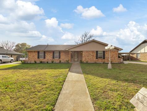 908 Stonelake Drive Cleburne TX 76033
