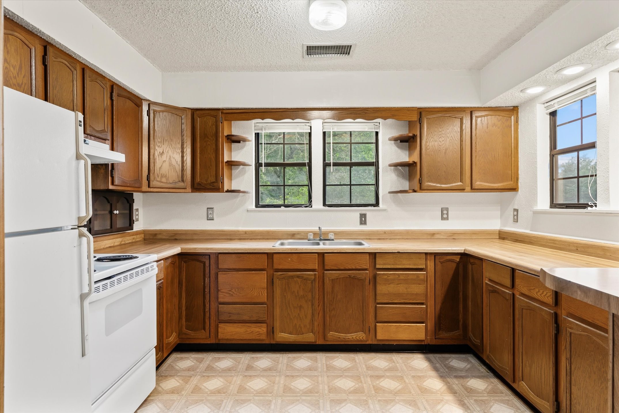 1434 Vz County Road 4519 Van TX 75790