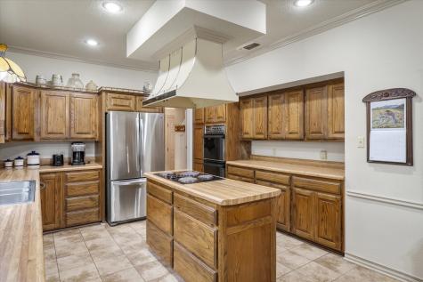 1434 Vz County Road 4519 Van TX 75790