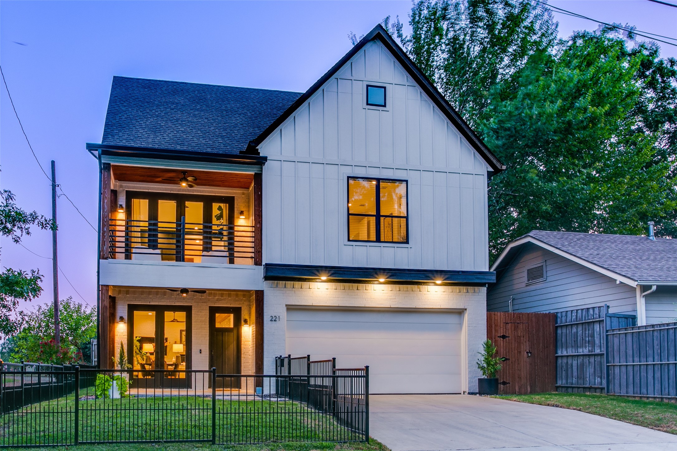 221 S Garrett Avenue Dallas TX 75214