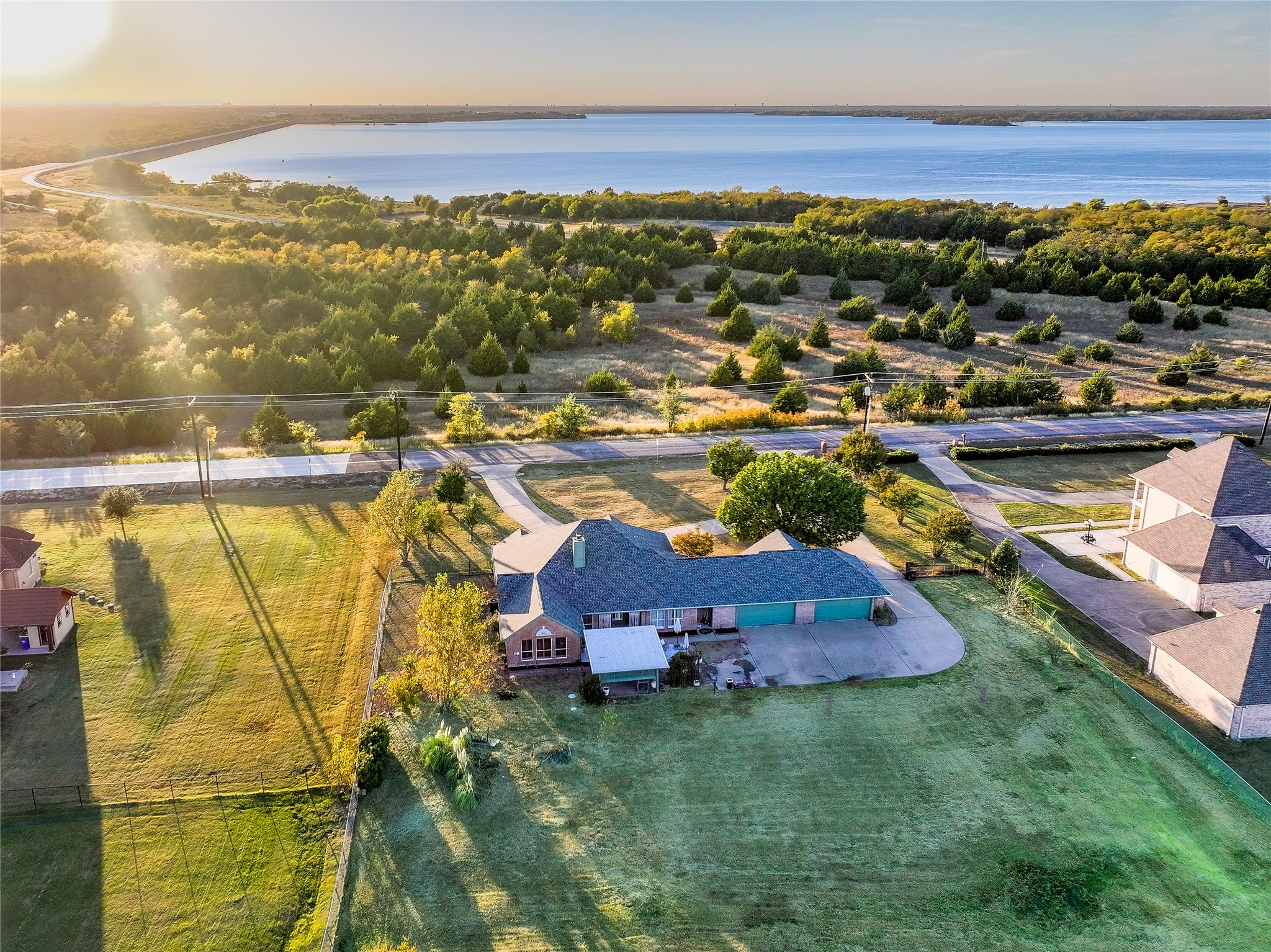 832 Lake Road Lavon TX 75166