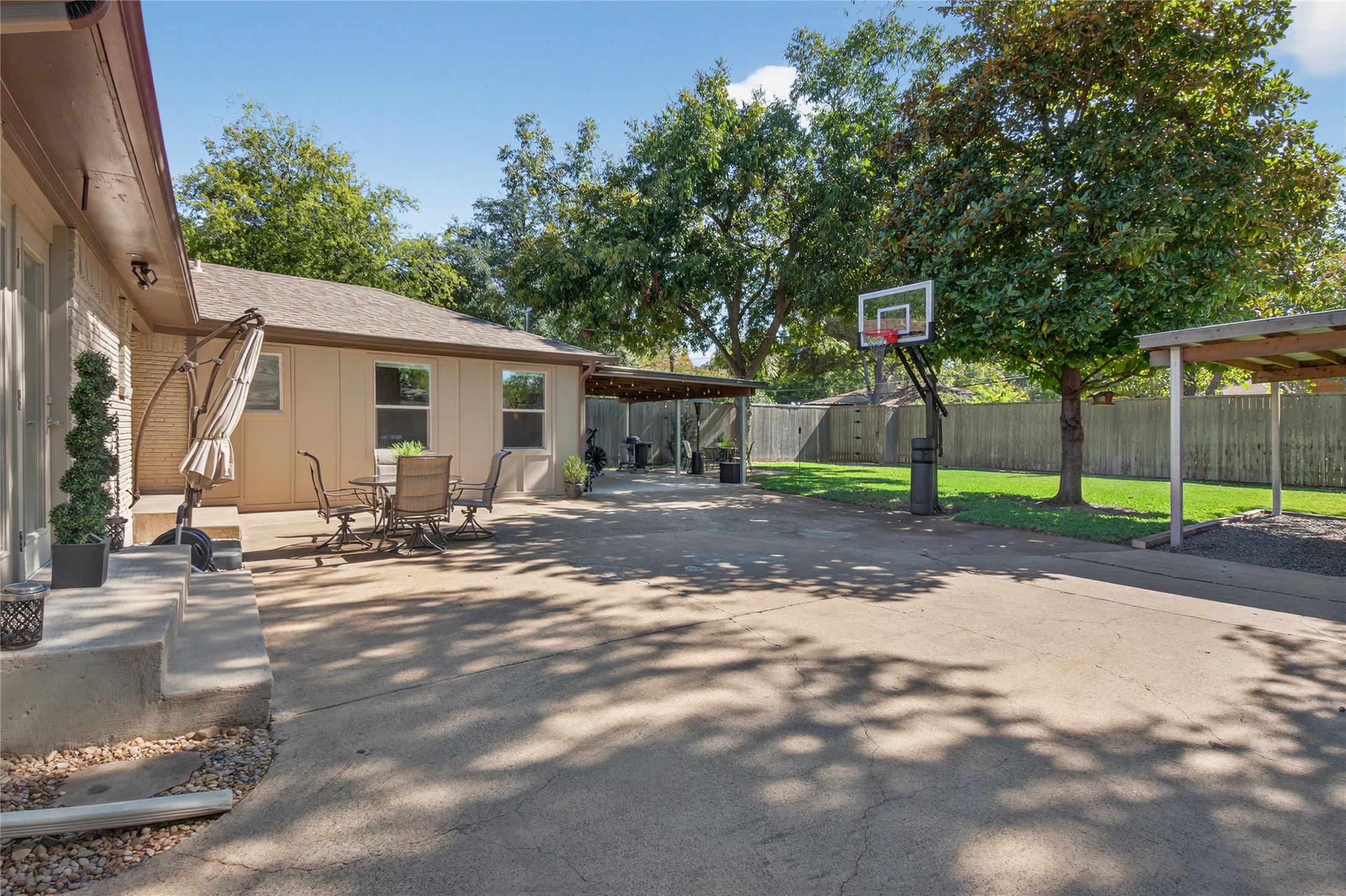 6842 Arboreal Drive Dallas TX 75231