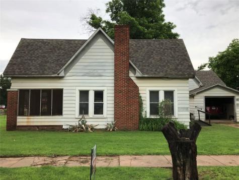 605 N Stratton Street Seymour TX 76380