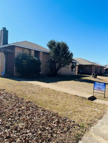 517 Stonehenge Drive Grand Prairie TX 75052