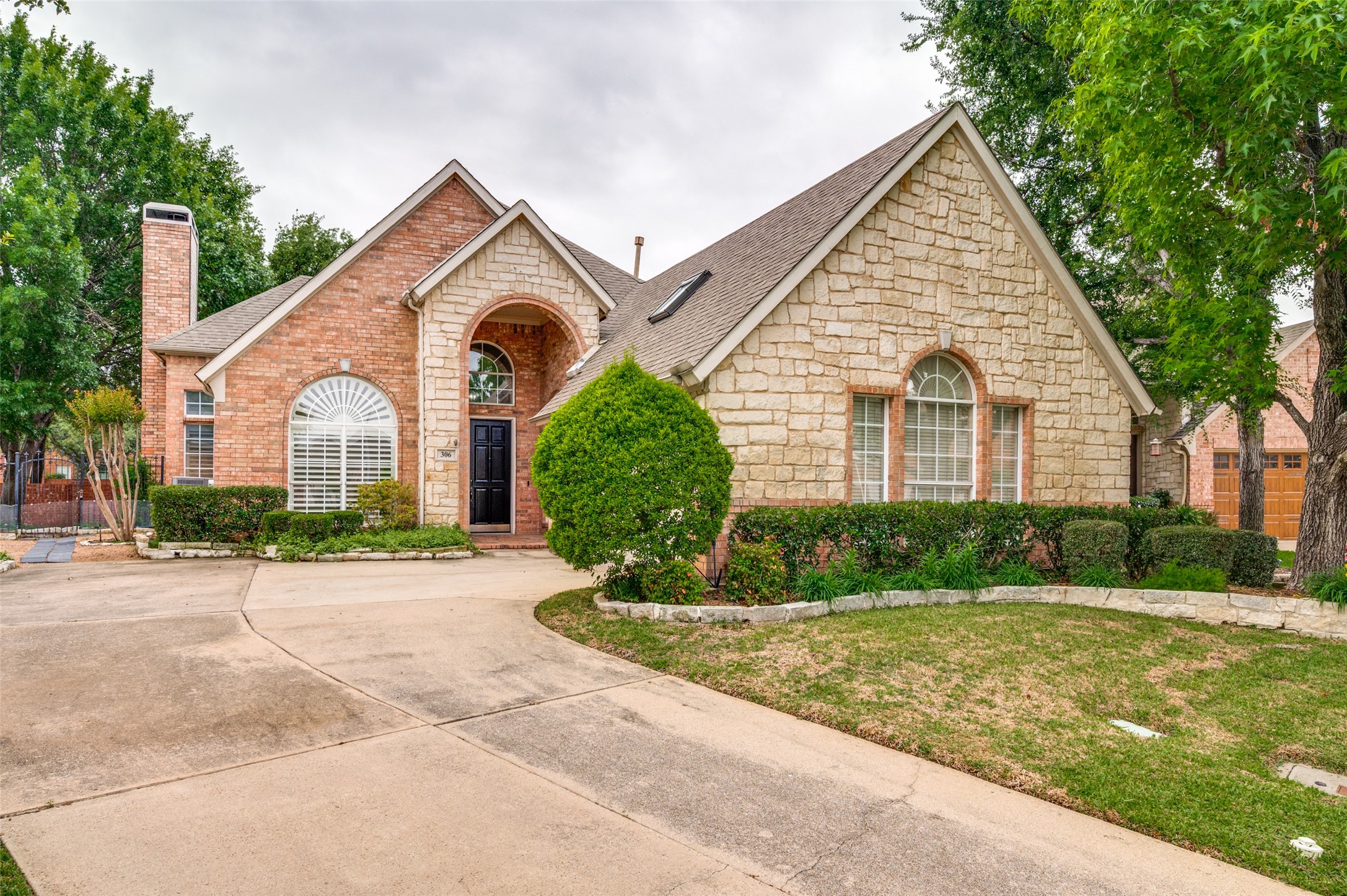 306 Heatherwood Drive Irving TX 75063