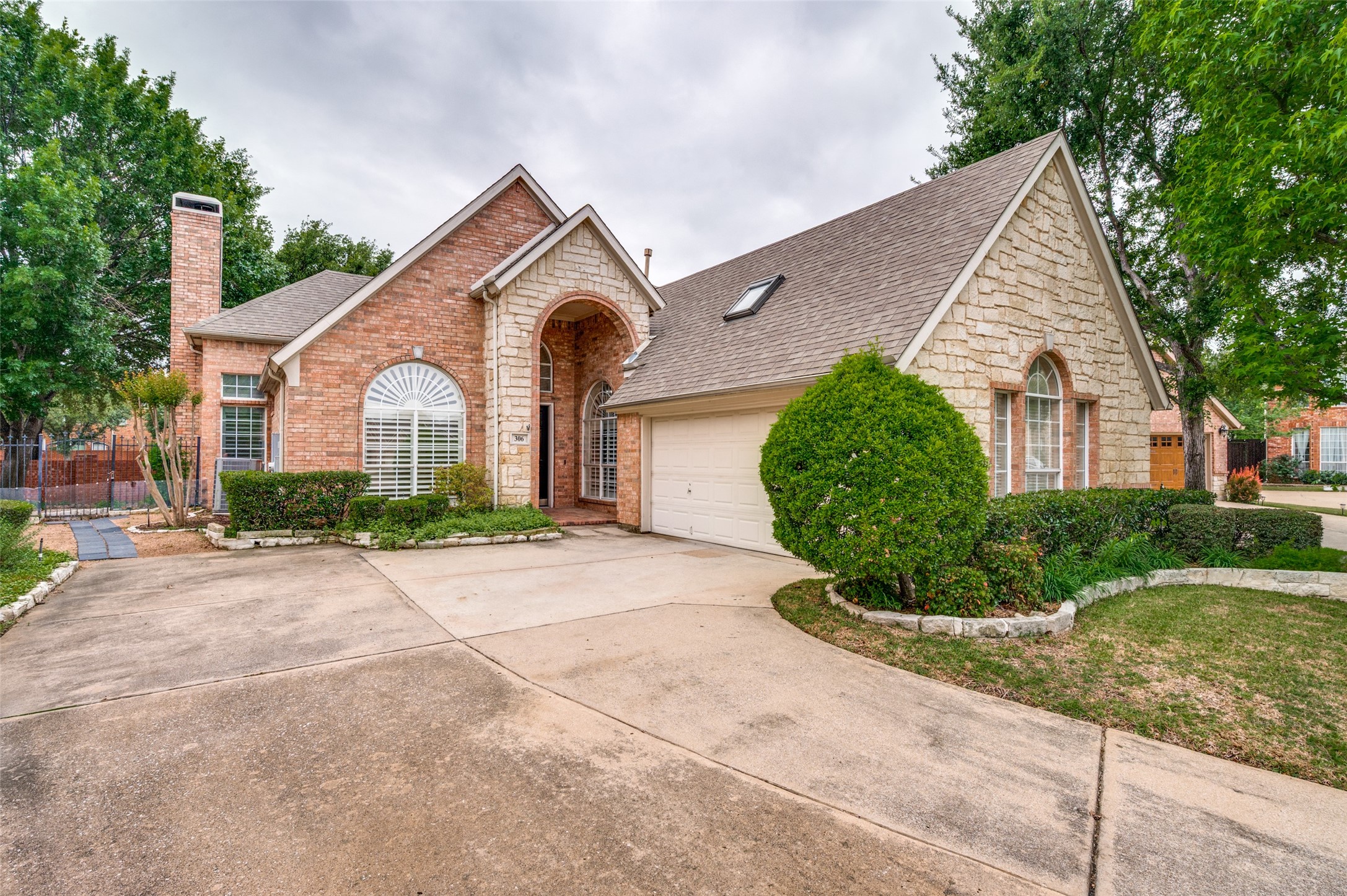 306 Heatherwood Drive Irving TX 75063