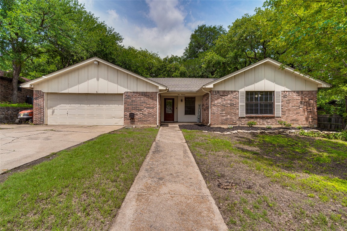 113 Redhaw Court Burleson TX 76028