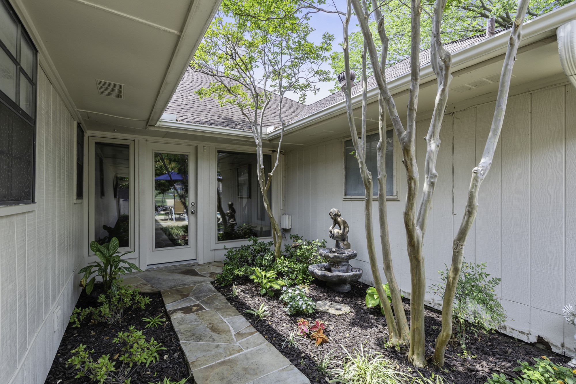 1222 Stonewall Street Garland TX 75043