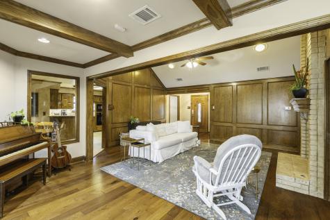 1222 Stonewall Street Garland TX 75043