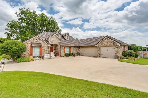 1621 Rockview Drive Granbury TX 76049