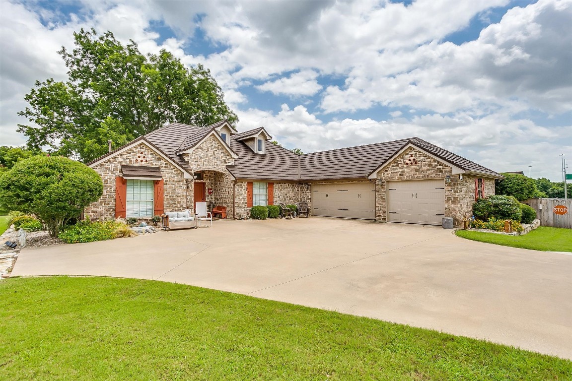 1621 Rockview Drive Granbury TX 76049