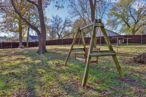 300 Thompson Street Pottsboro TX 75076