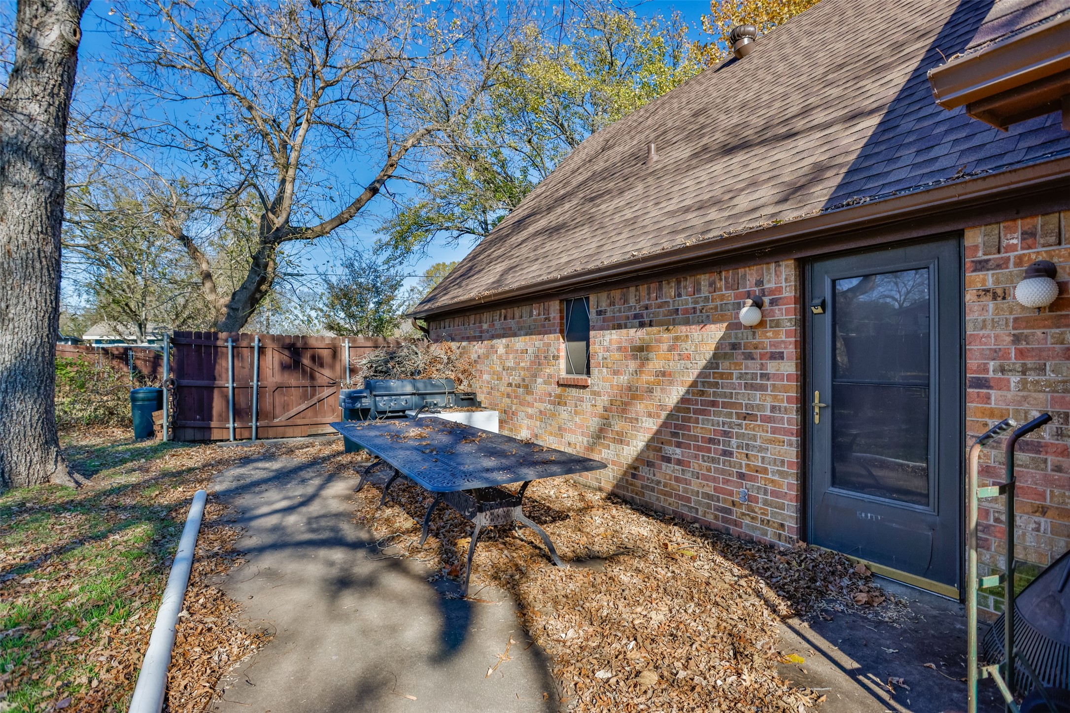 300 Thompson Street Pottsboro TX 75076