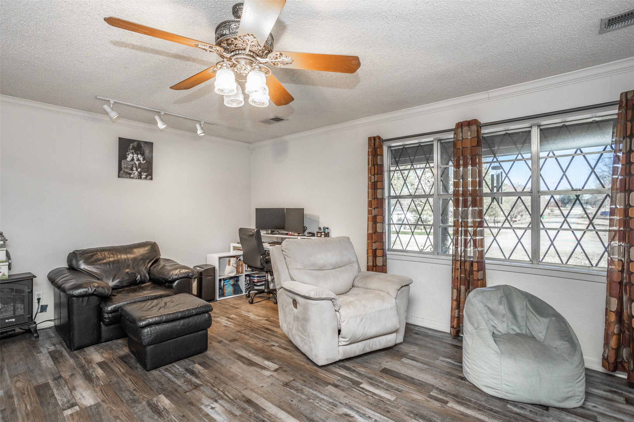 300 Thompson Street Pottsboro TX 75076