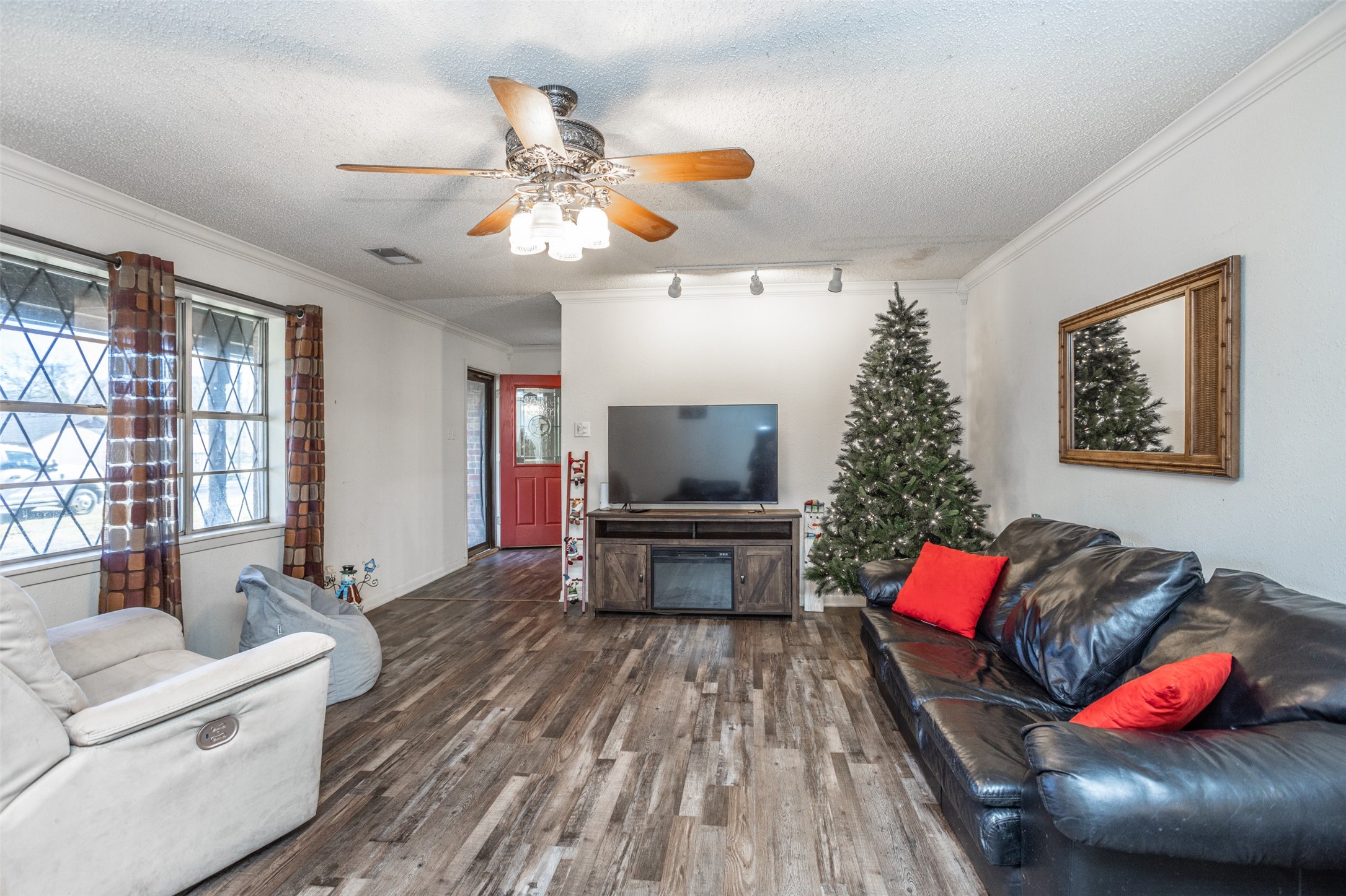 300 Thompson Street Pottsboro TX 75076