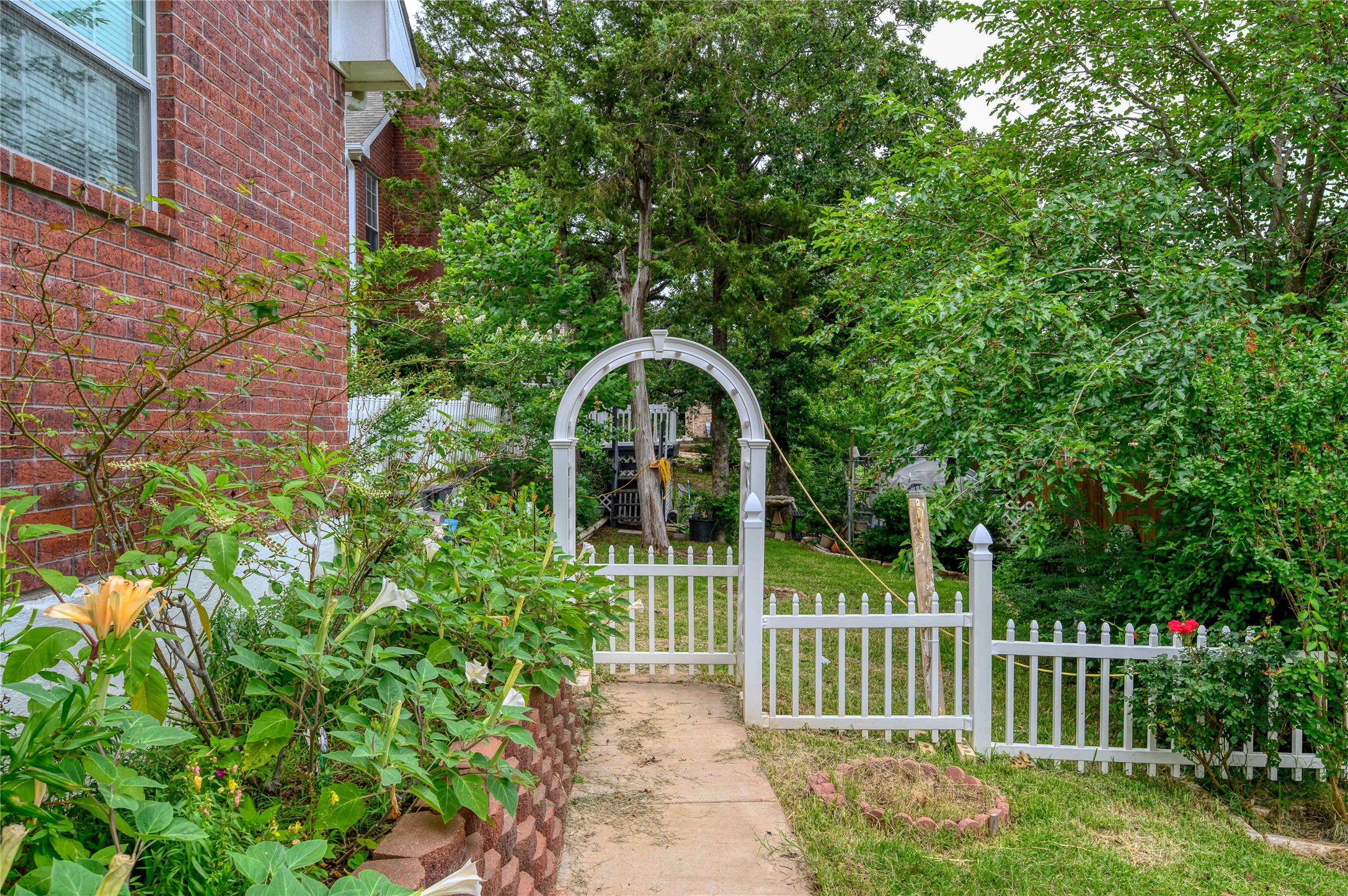 12 Ambassador Court Denison TX 75020