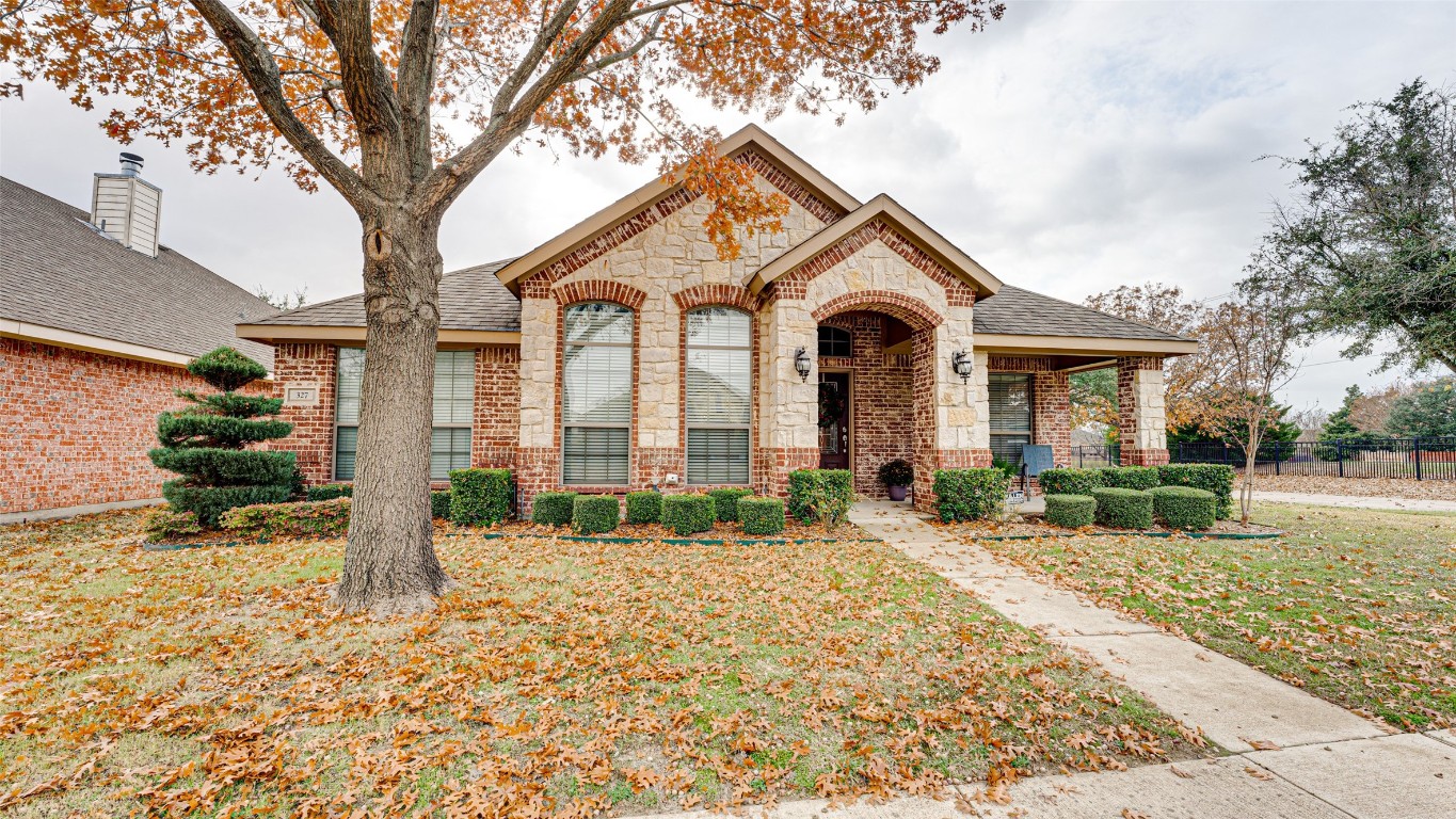327 Village Drive Red Oak TX 75154
