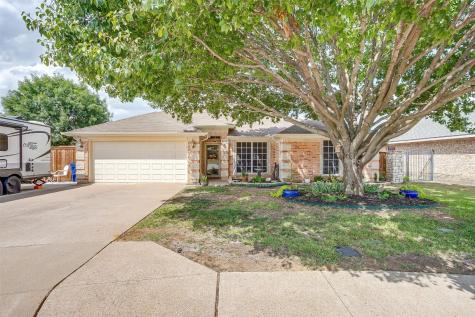 608 Crestmont Court Burleson TX 76028