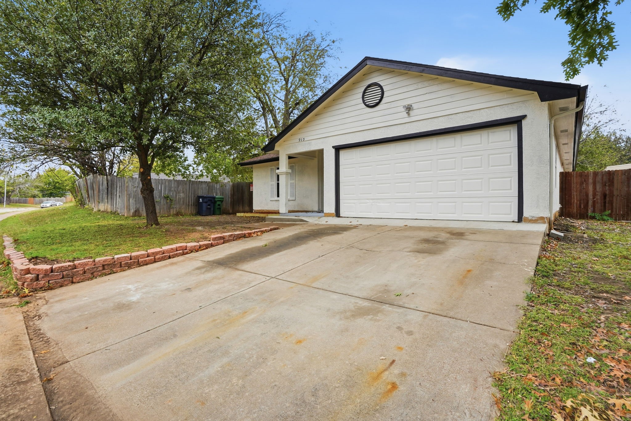 915 High Point Road Arlington TX 76015