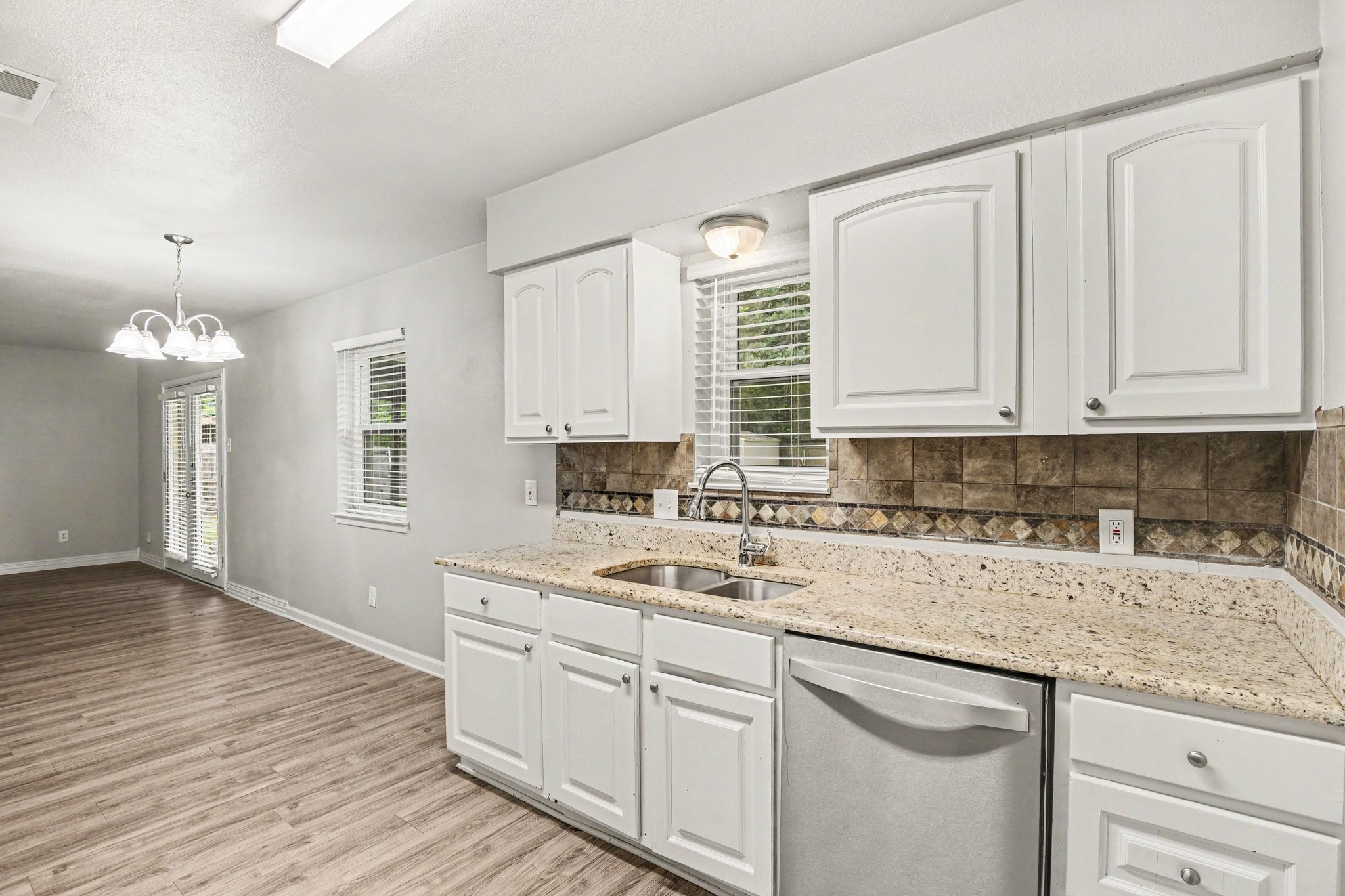 902 Kerry Street Benbrook TX 76126