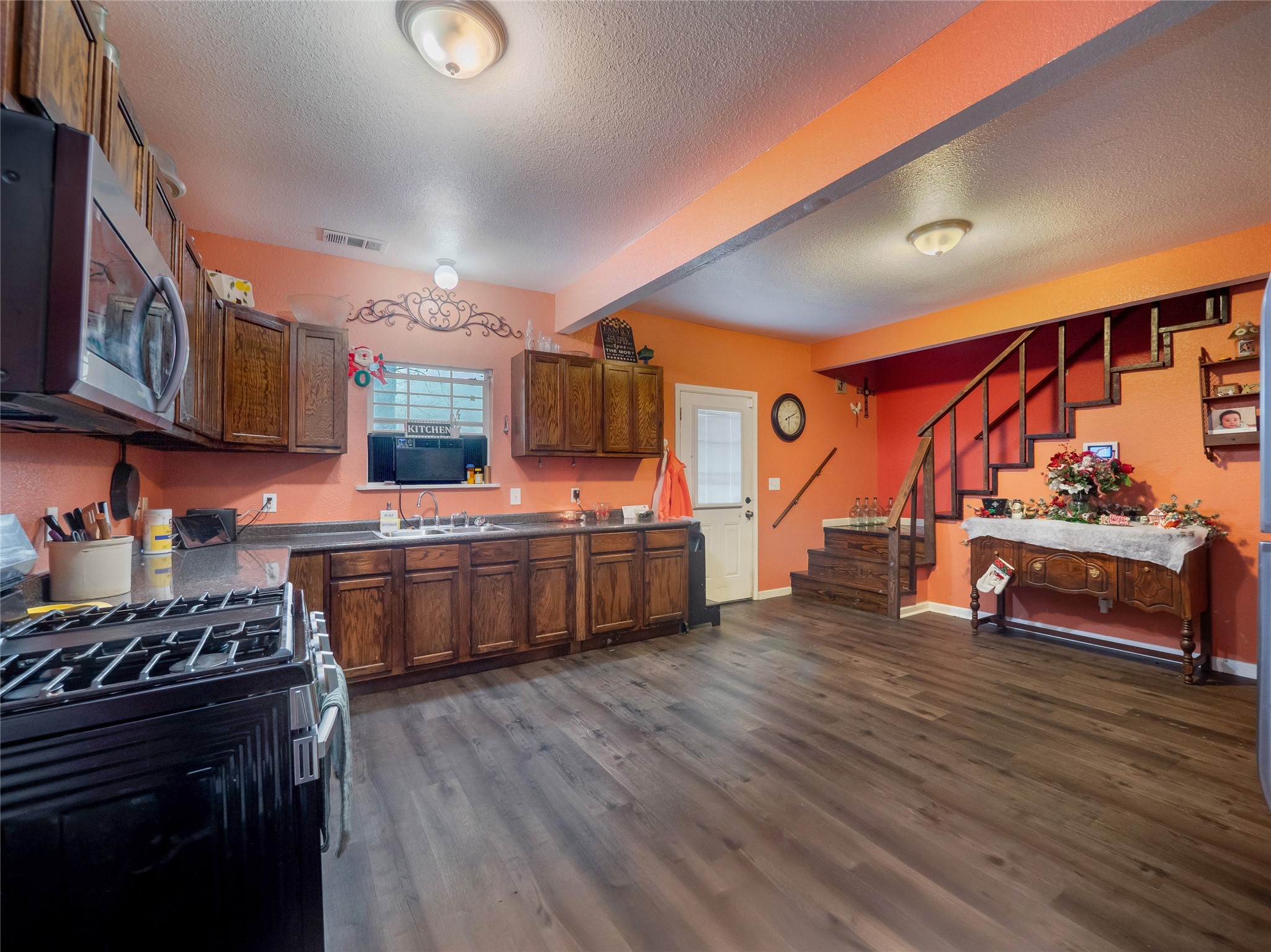 1209 New Dallas Highway Bellmead TX 76705