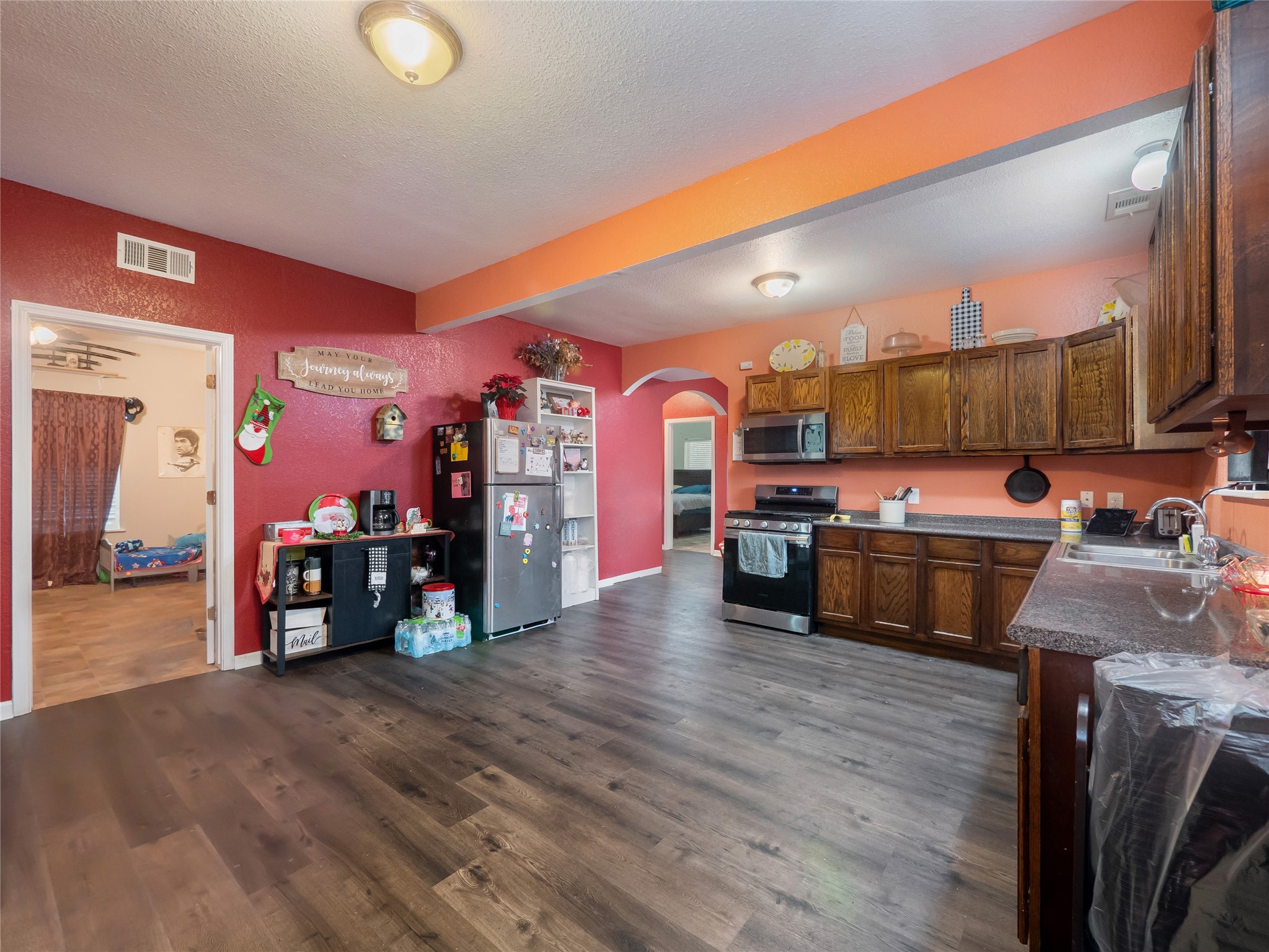 1209 New Dallas Highway Bellmead TX 76705