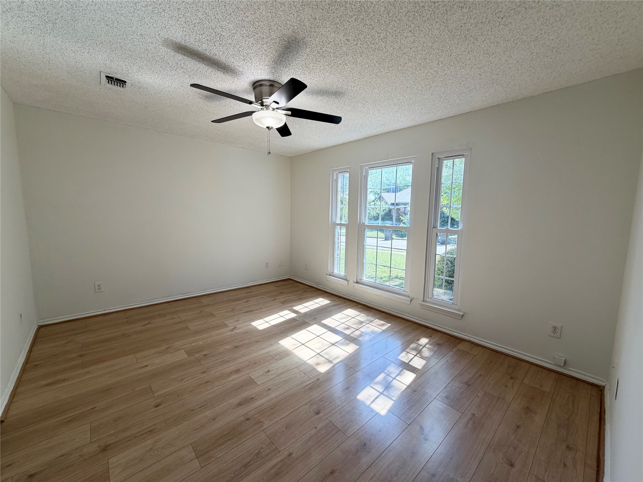 805 Hillbrooke Drive Arlington TX 76001