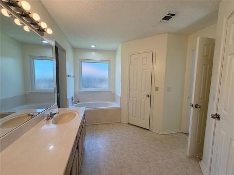 805 Hillbrooke Drive Arlington TX 76001