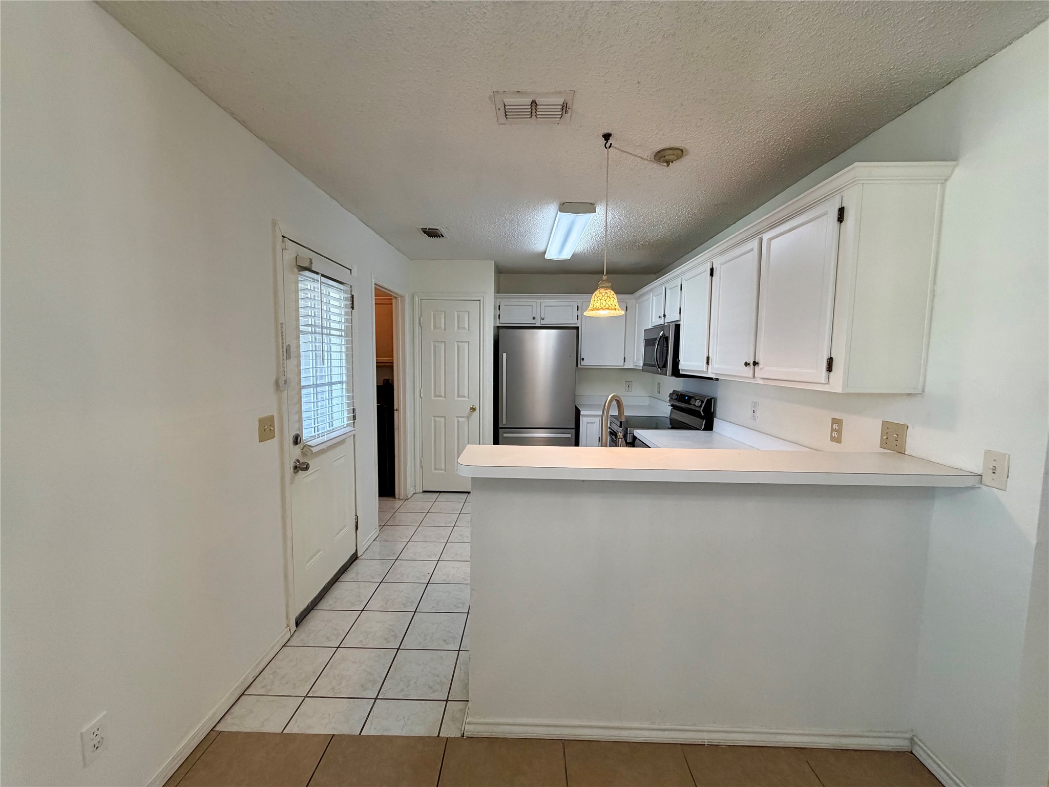 805 Hillbrooke Drive Arlington TX 76001