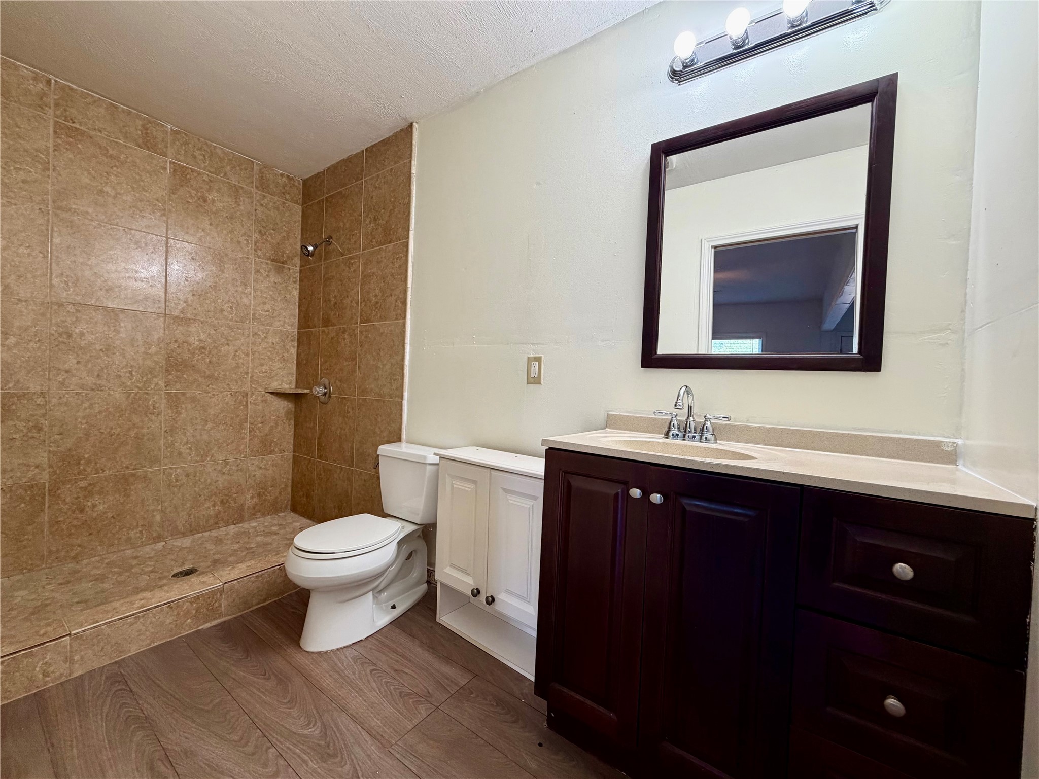 805 Hillbrooke Drive Arlington TX 76001