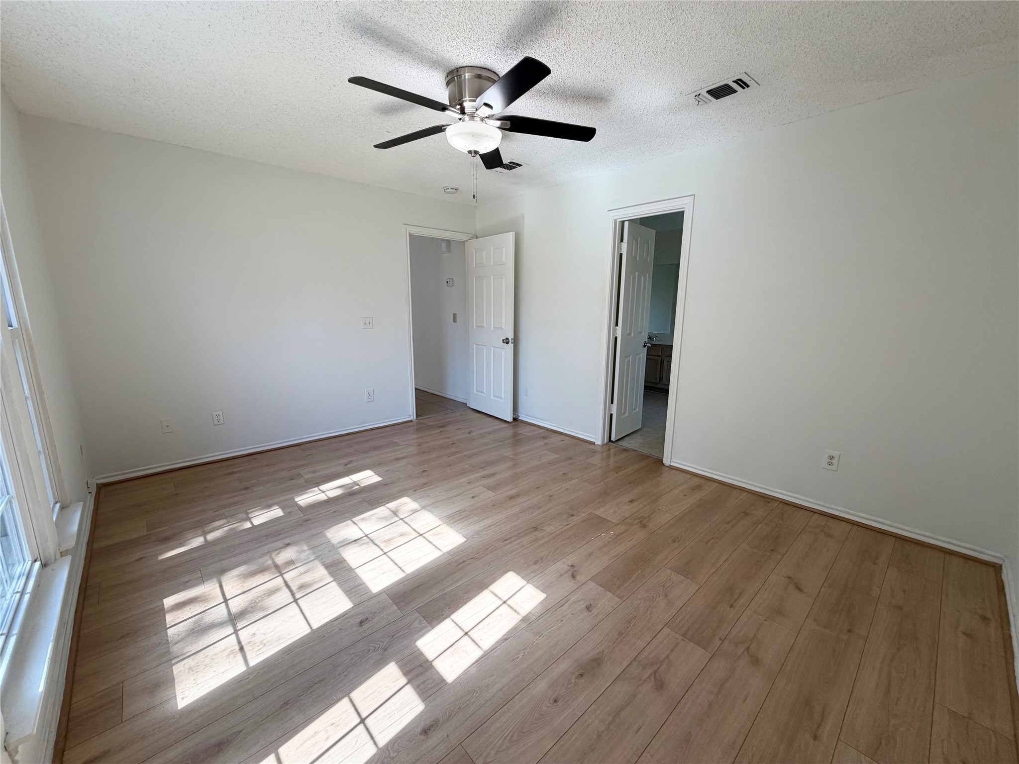 805 Hillbrooke Drive Arlington TX 76001