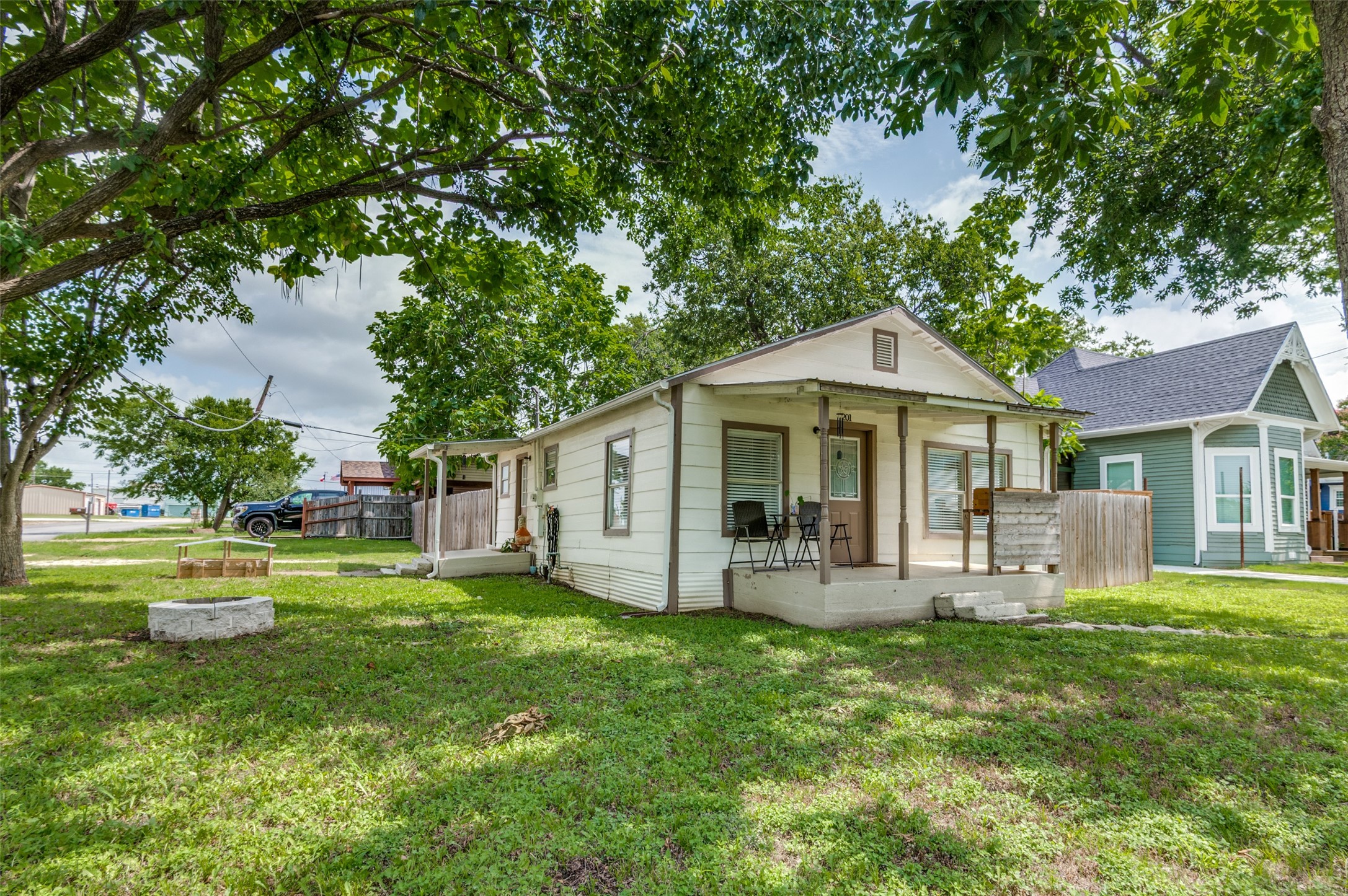 201 E Davis Avenue Alvarado TX 76009