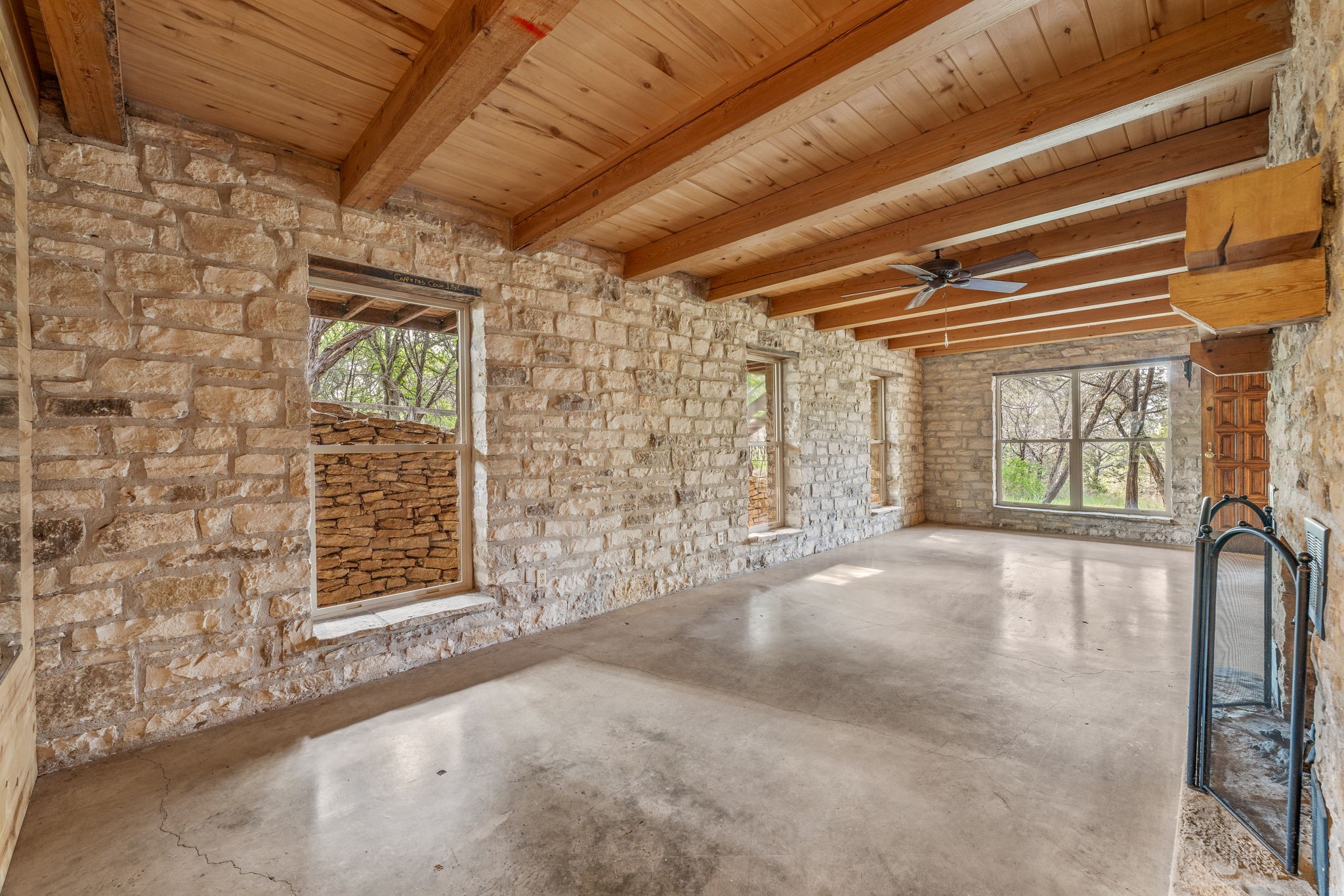 5905 N Us Highway 281 (400) Hamilton TX 76531