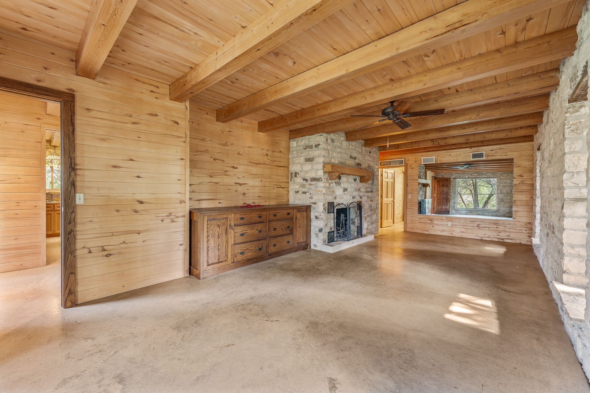 5905 N Us Highway 281 (400) Hamilton TX 76531