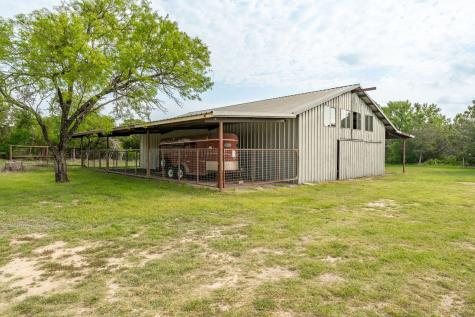 5905 N Us Highway 281 (400) Hamilton TX 76531