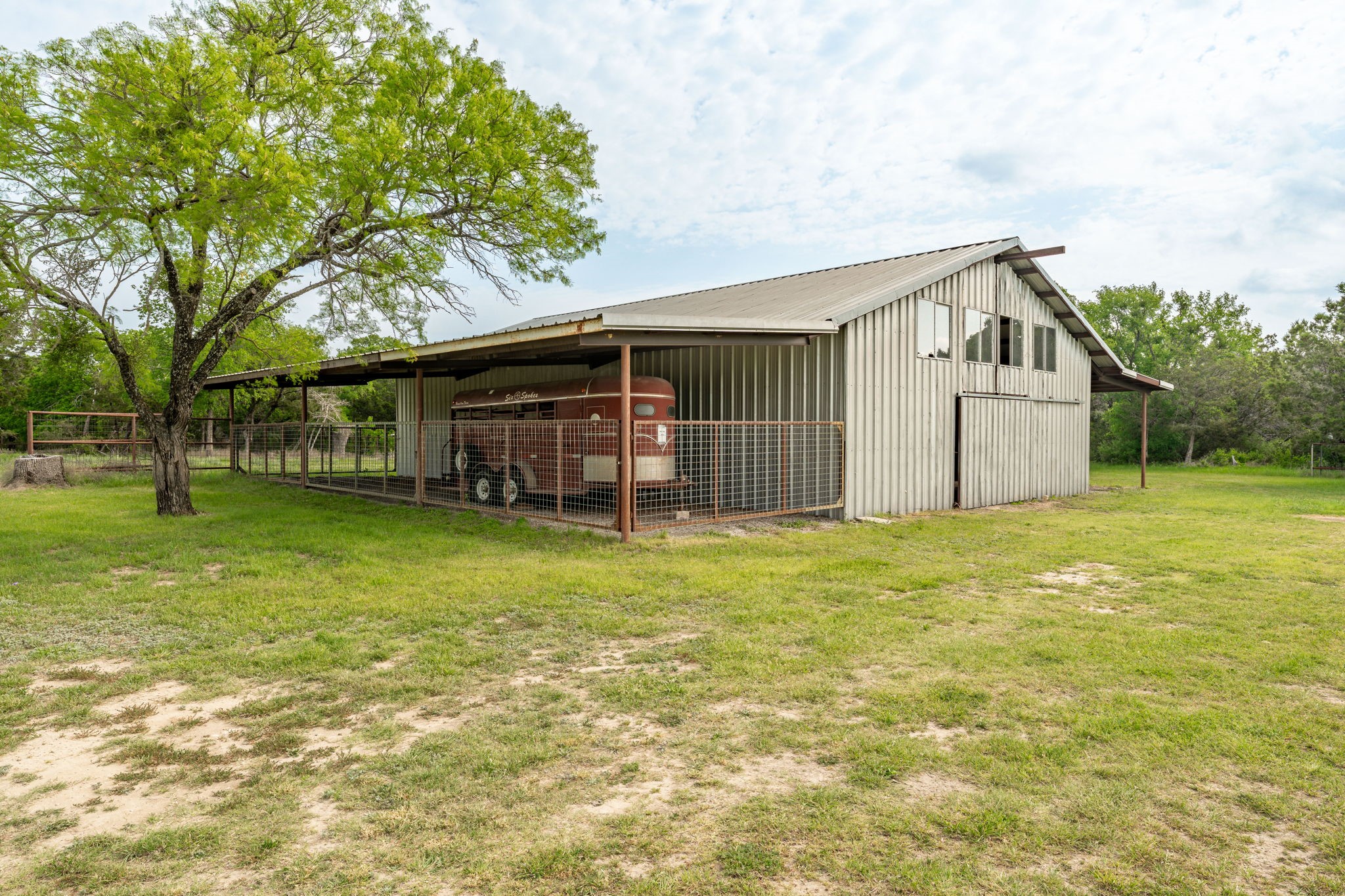 5905 N Us Highway 281 (400) Hamilton TX 76531