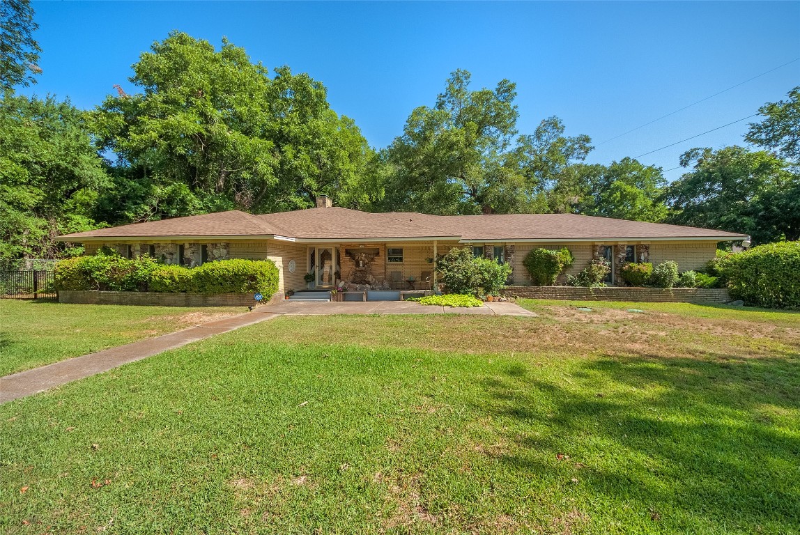 1135 W Main Street Lancaster TX 75146