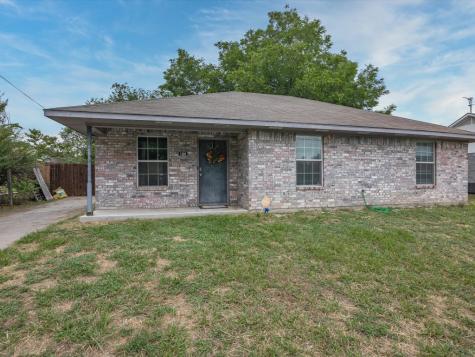 1004 Hulme Street Bowie TX 76230